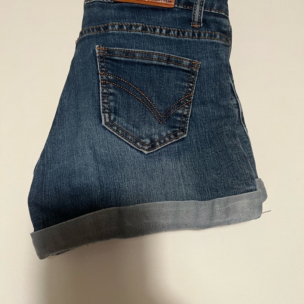 EUC Women's Dong Fang Ligeng Denim Shorts Size‎ 28 (B5)
